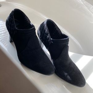 Aquatalia black ankle booties size 7